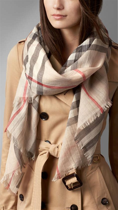 Sciarpe, foulard e stole da donna Burberry in seta 